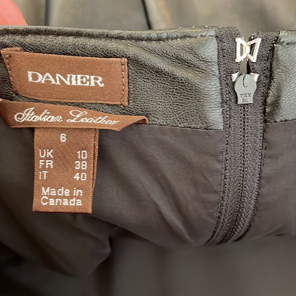 Danier Italian Leather High Waist Pencil Skirt w Back Slit, Black, sz 6 - Picture 9 of 14